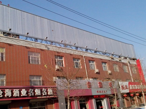 Trên mái nhà có 3 mặt.